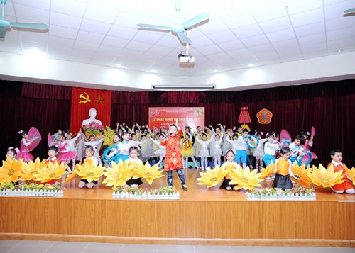 Trường MN Phúc Đồng long trọng tổ chức Lễ phát động thi đua điểm năm 2017